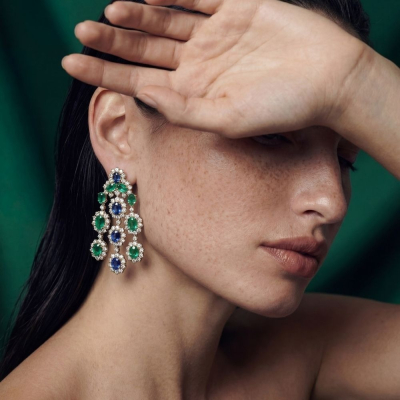 Collection  The Earrings<br/>radiant accents of light that illuminate the face