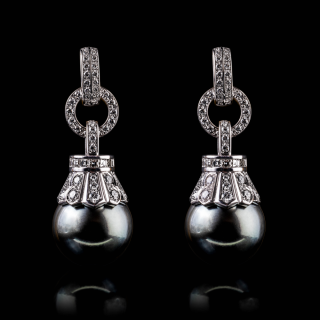 Anastasia Black, Black pearl and diamond earrings