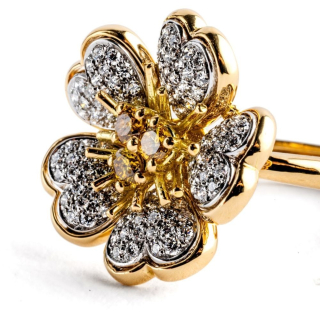 Petit Fleurs , Ring with diamonds&nbsp;