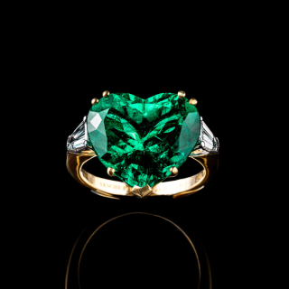 Cuore , Heart cut emerald ring