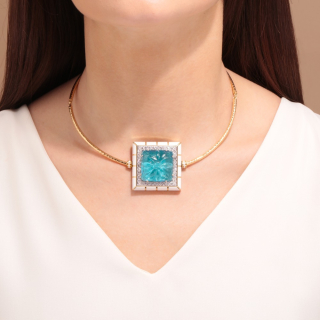 Amuleto, Hard stone and diamond necklace