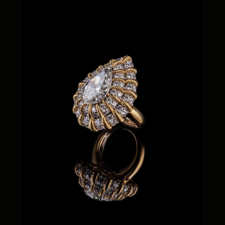 5 carat Pear-cut diamond Ring and halo of diamonds