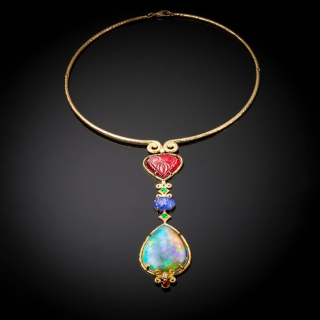 Amuleto , Sapphires, emeralds and diamonds necklace