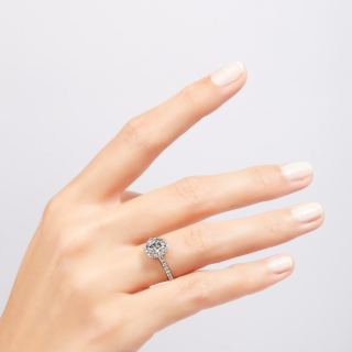 The promise, The Veschetti “La Promessa” gold engagement ring