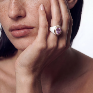 18kt yellow gold ring and white enamel with kunzite and diamonds worn