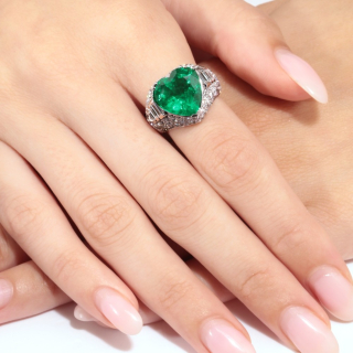 Angelica, Heart cut emerald ring