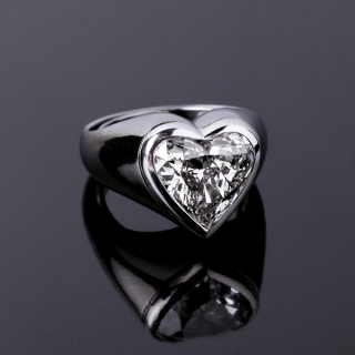 Solo Bianco, Heart cut diamond ring