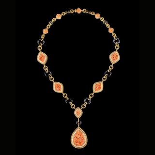 Medea, Hard stone and diamond necklace