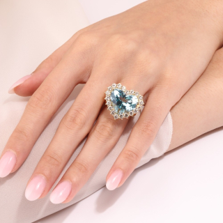 Emozione, Coloured gem and diamond ring