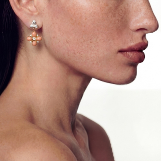Gold earring with Arizona corals and Diamonds worn