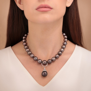 Tahiti, Pearl and diamond necklace