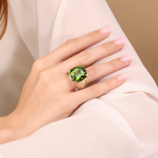 Menta, Coloured gem and diamond ring