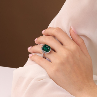 Minerva, Sugar loaf emerald ring