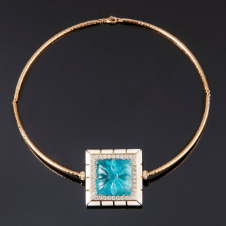 Amuleto, Hard stone and diamond necklace