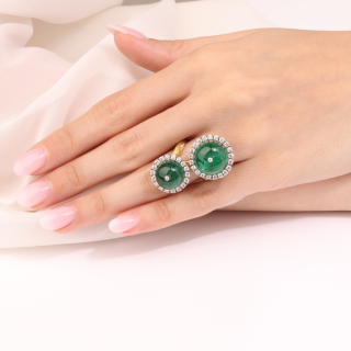 Candy, Ring with emeralds and diamonds