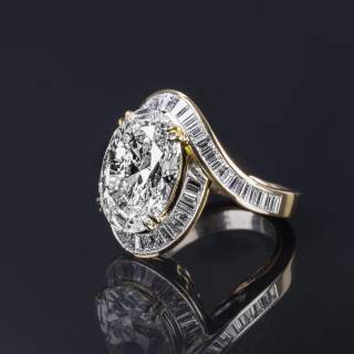 Abbraccio , Diamond ring