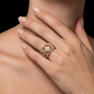 Amabilia, Gold and diamond ring
