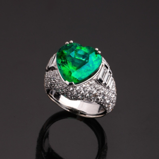 Angelica, Heart cut emerald ring