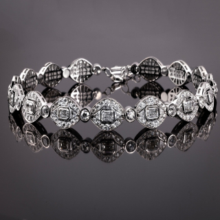 Dana, Charming collier with fancy-cut diamonds