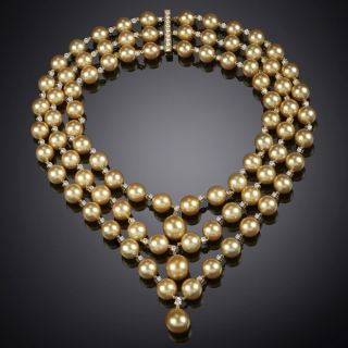 Divina, Gold pearls and diamonds necklace