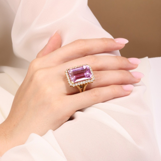 Emozione, Coloured gem and diamond ring