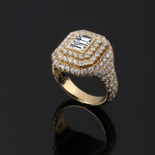 Milva, Gold and diamond ring