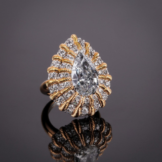 Regina, Gold and diamond ring