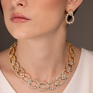 Arena, Gold and diamond necklace