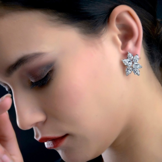 Fiocco di Neve, Extraordinary pear-cut diamond earrings