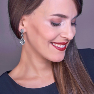 Gocce Brillanti, Magnificent pear-cut diamond earrings