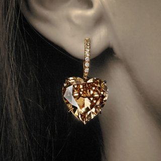 Regina Di Cuori, Magnificent white and Fancy Orange heart-shaped diamond earrings