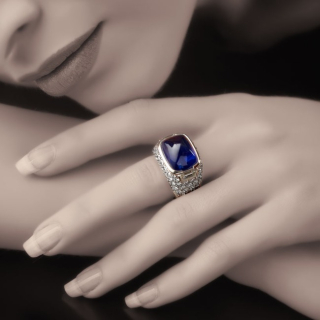 Intensità , Cabochon sapphire and diamond pavé ring