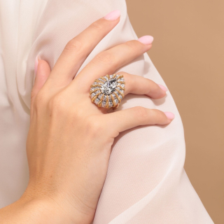 Regina, Gold and diamond ring