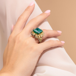 Tulipano, Coloured gem and diamond ring