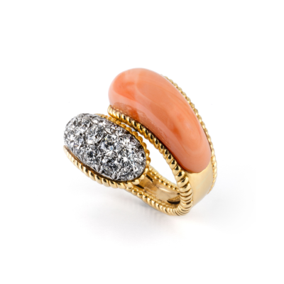 Gold ring with skin angel coral and diamonds