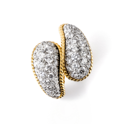 gold earrings featuring brilliant-cut diamonds