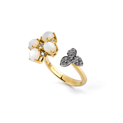 Gold ring with mother-of-pearl and brilliant cut Diamonds