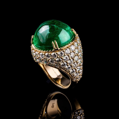 Gold ring with cabochon emerald and diamonds