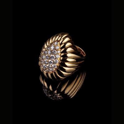 Oriana, Gold and diamond ring