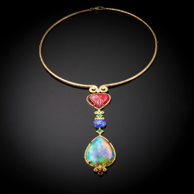 Amuleto , Sapphires, emeralds and diamonds necklace