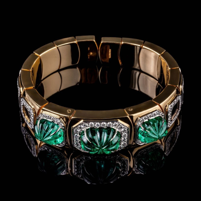 Gold bracelet with engraved Zambian emeralds and diamonds