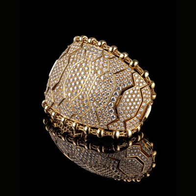 Yellow gold bracelet with pavé diamonds