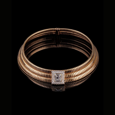 Amanda, Gold and diamond choker