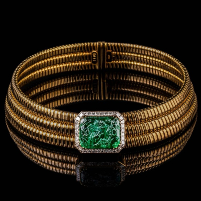 choker with tubular gold setting, 38-carat engraved emerald and diamonds