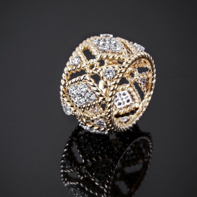 Amabilia, Gold and diamond ring