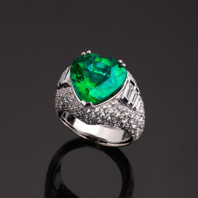 Angelica, Heart cut emerald ring