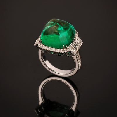Minerva, Sugar loaf emerald ring