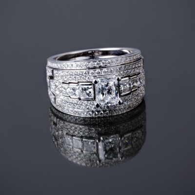 Montecarlo, Gold and diamond ring