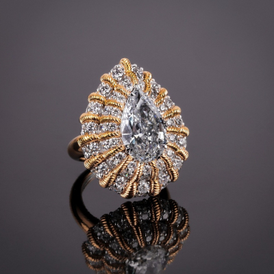 Regina, Gold and diamond ring