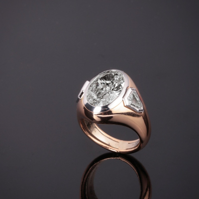 Rosé, Oval-cut diamond ring